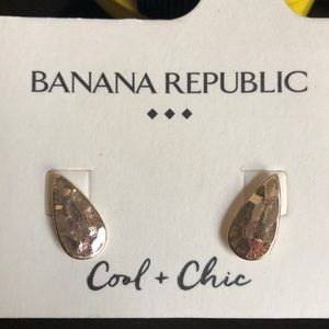 NWT tear drop shaped earrings